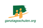 Logo ganztagsschulen.org: Schüler und Lehrer vor Tafel, grob skizziert, Schriftzug "ganztagsschule.org"