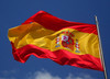 Foto: Eine spanische Staatsflagge flattert im Wind.