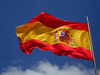 Foto: Eine spanische Staatsflagge flattert im Wind.